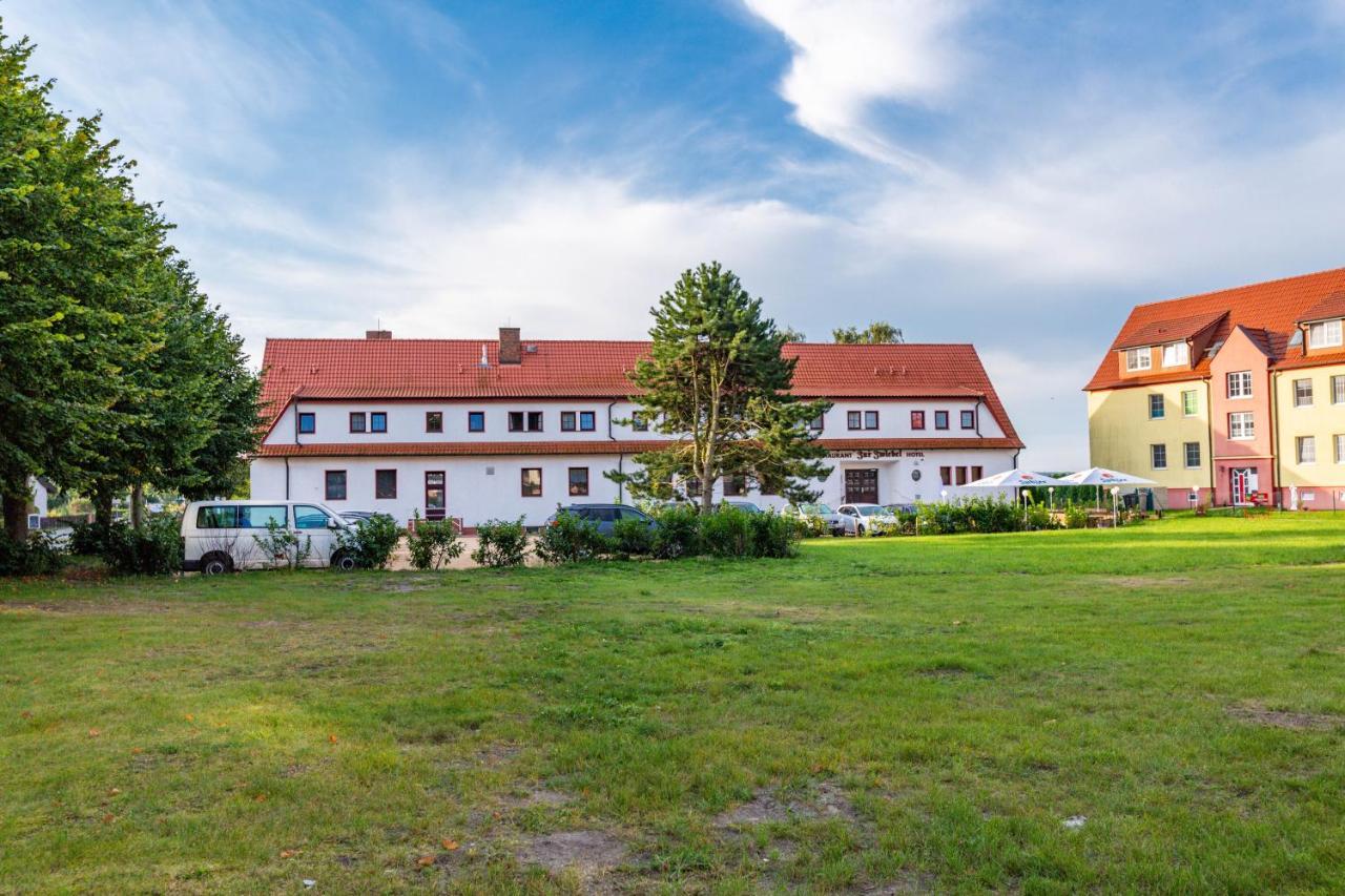 Hotel & Restaurant Zur Zwiebel Peenemunde Exterior photo