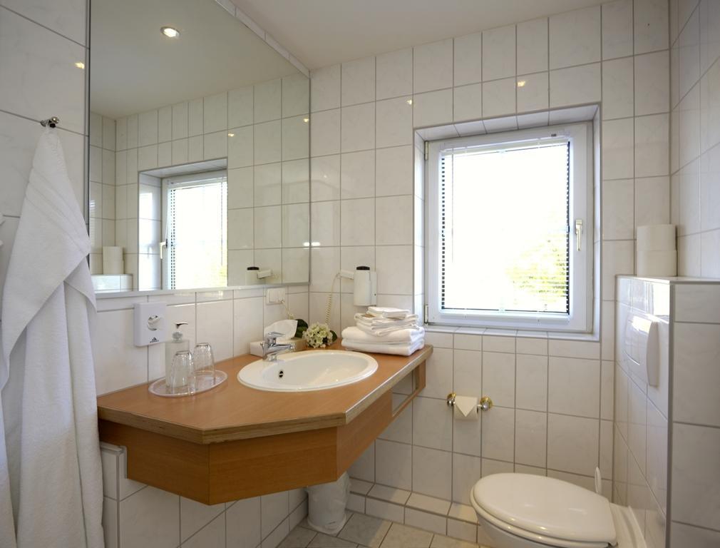 Hotel Und Restaurant "Zur Zwiebel" Peenemunde Room photo